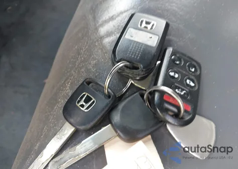 2006 Honda Odyssey Touring z USA, uszkodzony, nr VIN 5FNRL388X6B128556